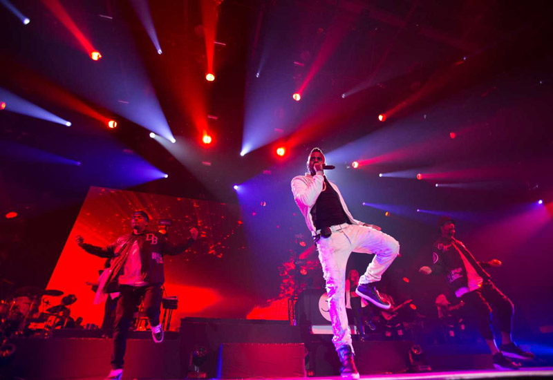 Jason Derulo does his thing on stage. Jason Derulo does his thing on stage.