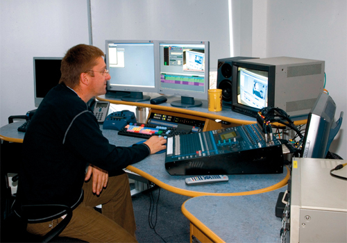 Newsrooms adopting tapeless technology enable simultaneous access to the same data. Newsrooms adopting tapeless technology enable simultaneous access to the same data.