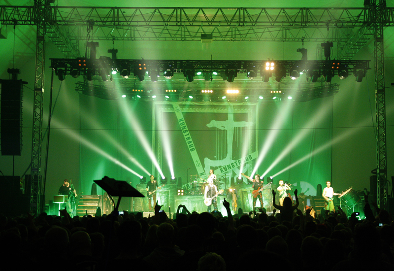 Clay Paky accompanies 'medieval rock' band, In Extremo, at recent concerts Clay Paky accompanies 'medieval rock' band, In Extremo, at recent concerts