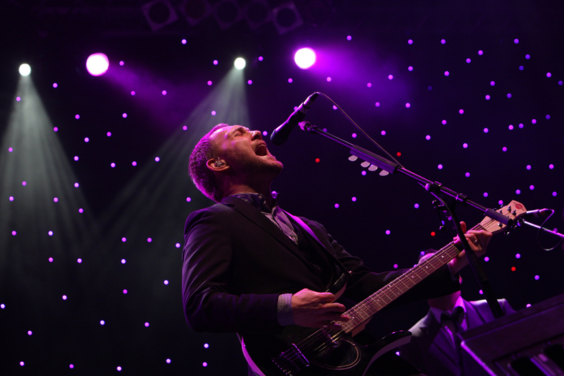 David Gray performing at the 2007 Dubai International Jazz Festival. David Gray performing at the 2007 Dubai International Jazz Festival.