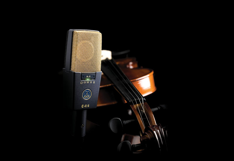 AKG AKG