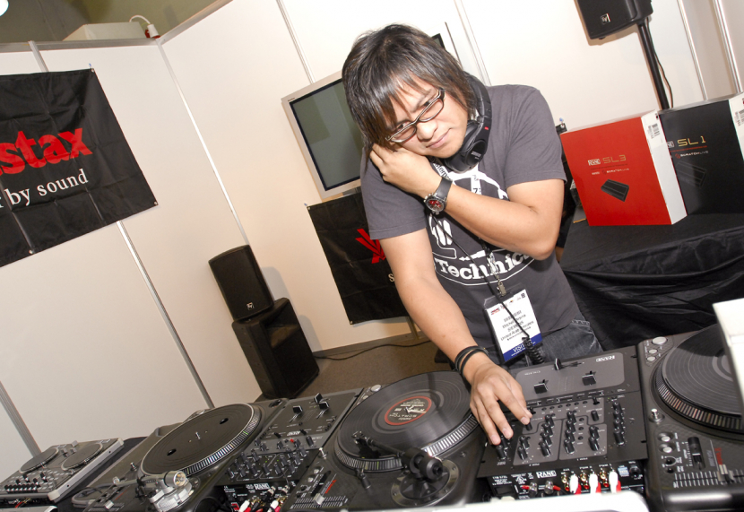 An SAE student 'hits the deck' at PALME Middle East 2009. An SAE student 'hits the deck' at PALME Middle East 2009.