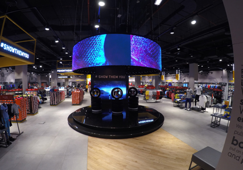 The curved LED now takes pride of place in the retail store. The curved LED now takes pride of place in the retail store.