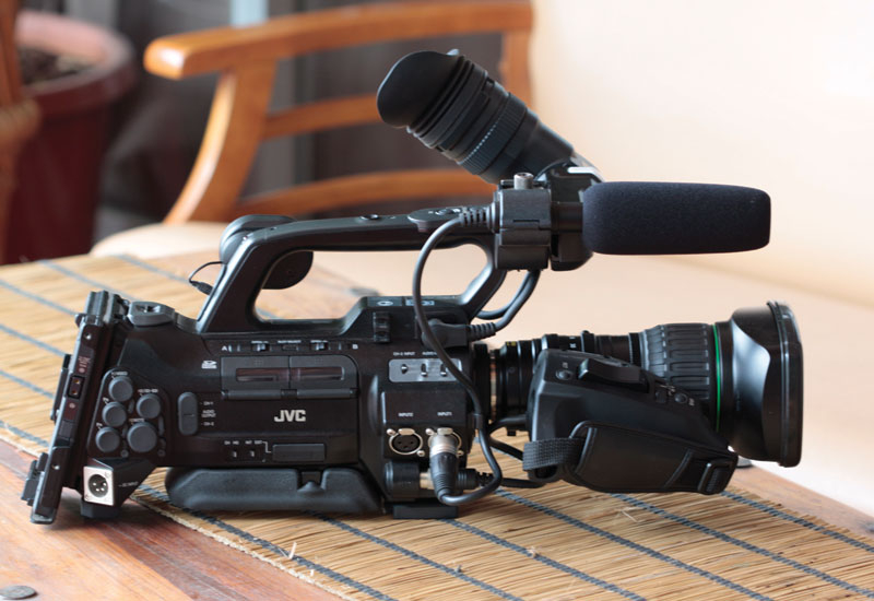 The JVC 700E with Standard Canon HD zoom lens The JVC 700E with Standard Canon HD zoom lens