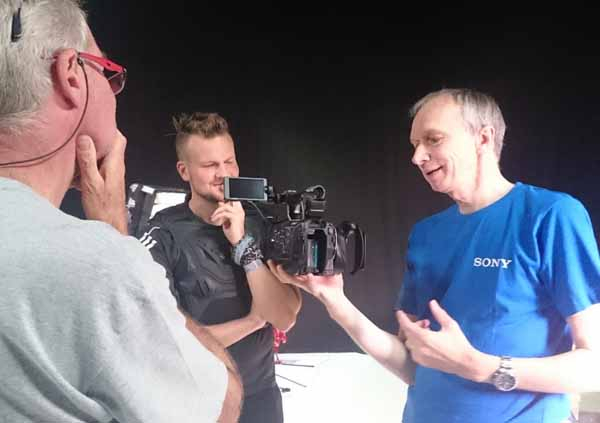 Alister Chapman (right) demos the PXW-FS5. Alister Chapman (right) demos the PXW-FS5.
