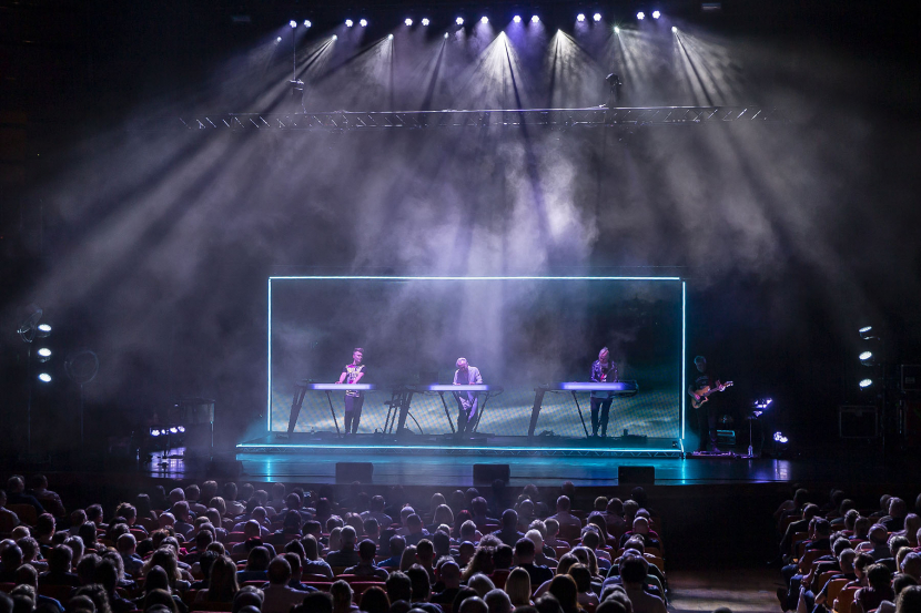 Robe Howard Jones concert, Lighting Howard Jones concert Robe Howard Jones concert, Lighting Howard Jones concert